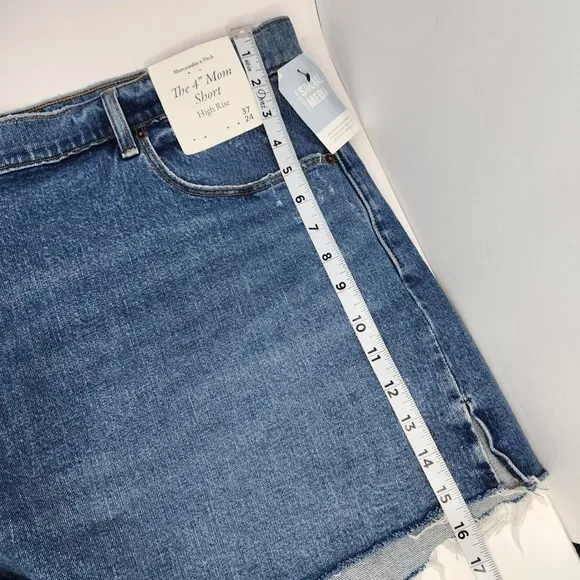 Abercrombie &amp; Fitch Shorts Women's 37/24 4&quot; Mom High Rise Denim Short NWT
