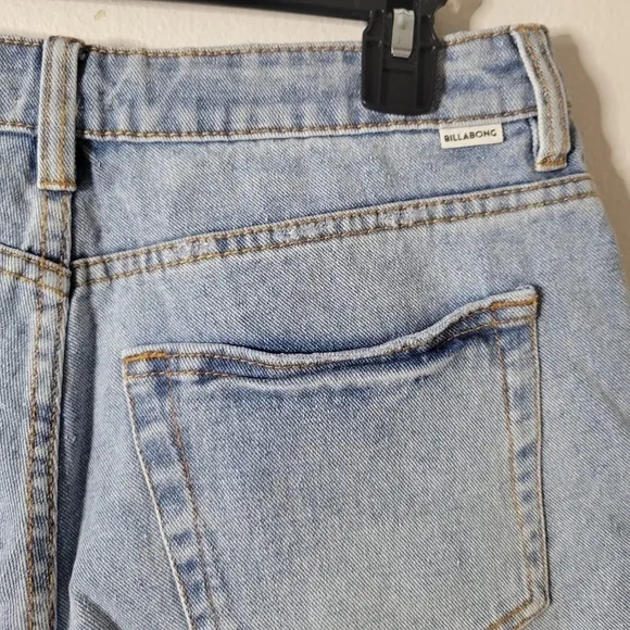 Billabong Shorts Womens 28 Drift Away Denim Raw Hem Distressed 2 Inch Inseam