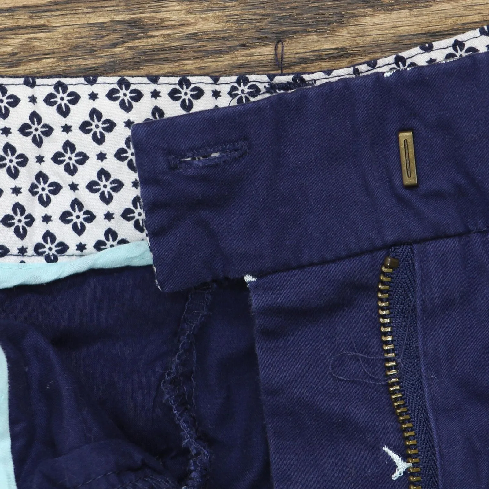 British Khaki Womens Embroidered Shark Stretch Shorts 1670585bd681f3 Navy Blue 6