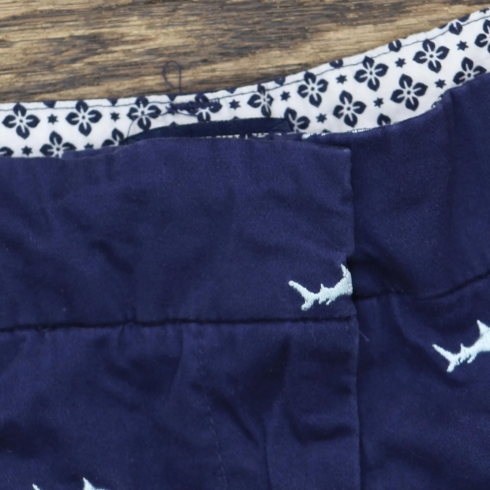 British Khaki Womens Embroidered Shark Stretch Shorts 1670585bd681f3 Navy Blue 6