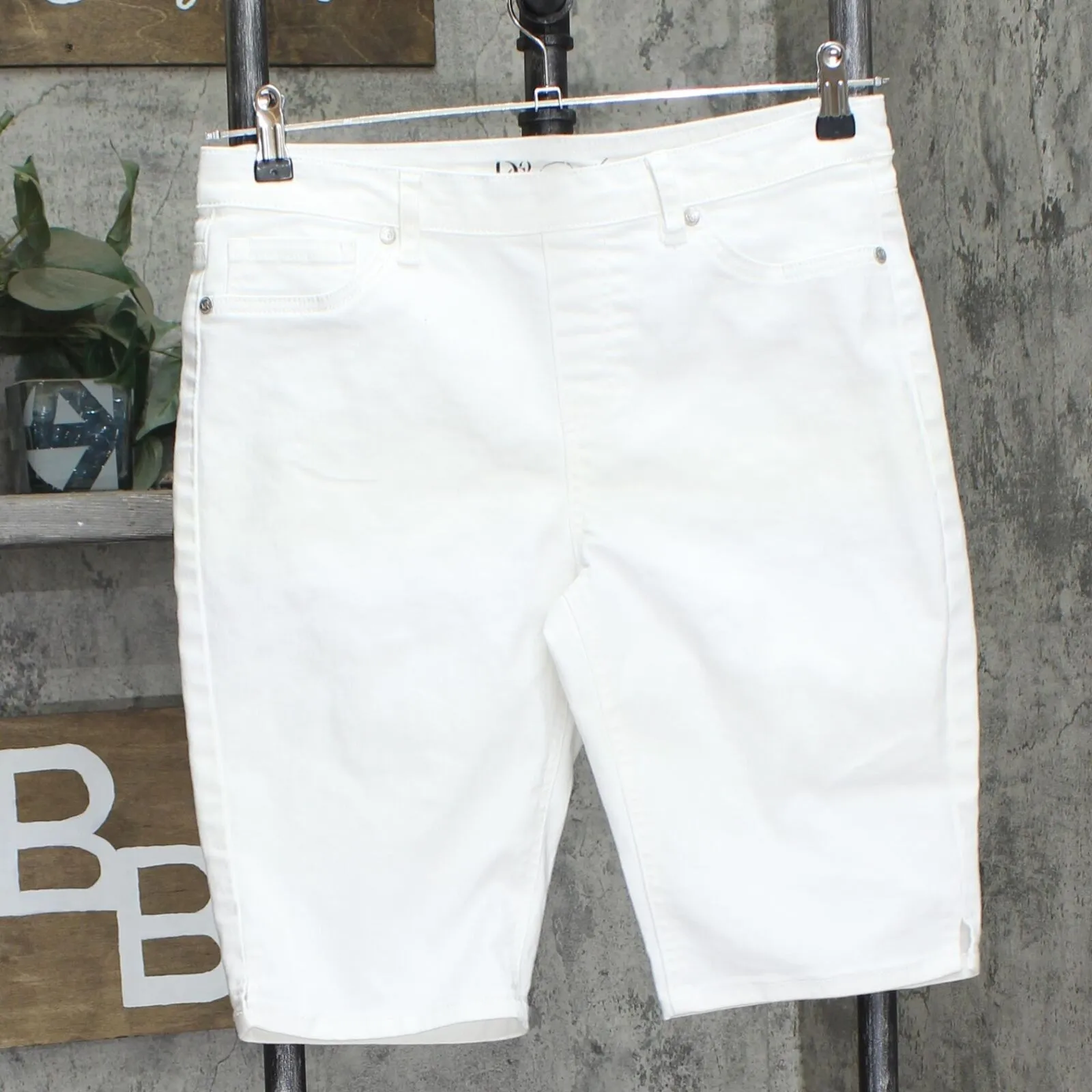 DG2 by Diane Gilman Womens Denim Bermuda Jean Shorts 1679165e09d54f White PM