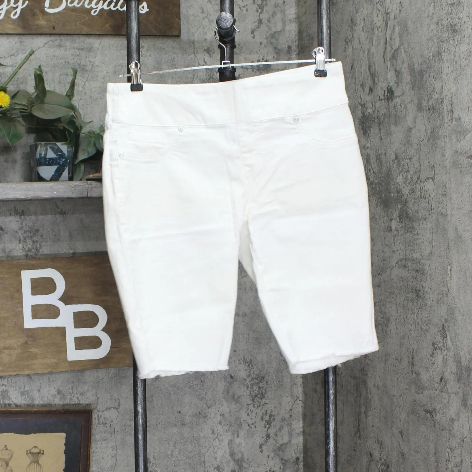 DG2 Womens Classic Stretch Pull-On Bermuda Shorts 724451 White PL