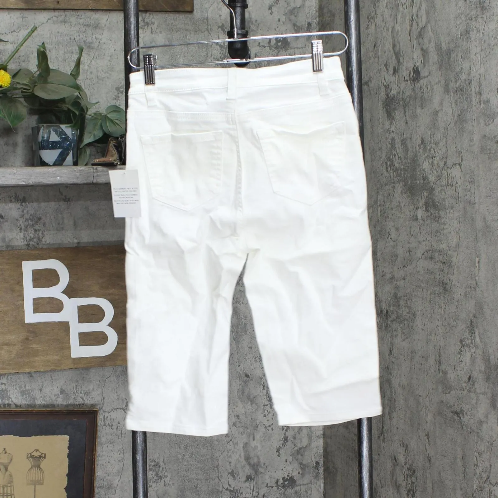 DG2 Womens Virtual Stretch Pull-On Bermuda Shorts 655128 White XS