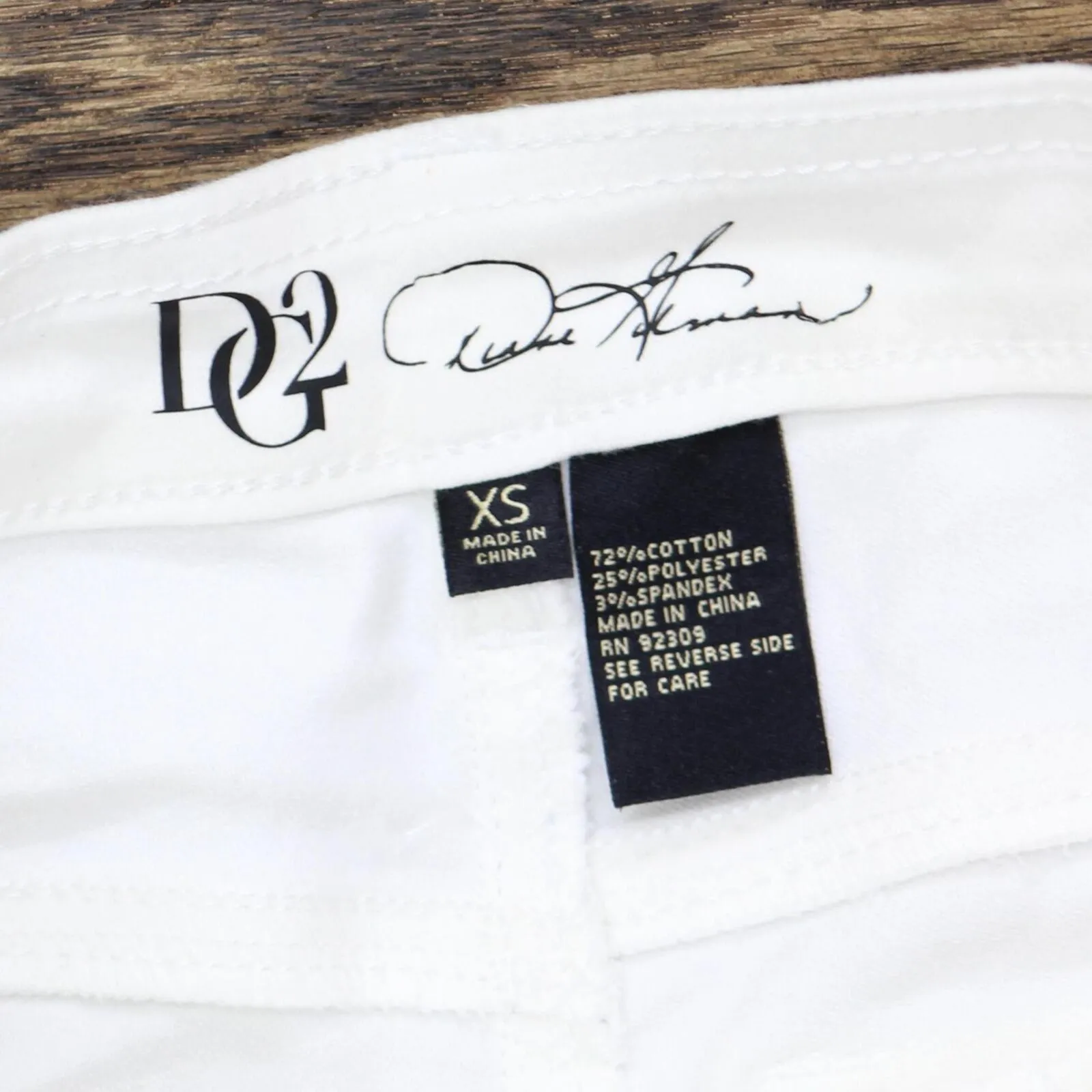 DG2 Womens Virtual Stretch Pull-On Bermuda Shorts 655128 White XS