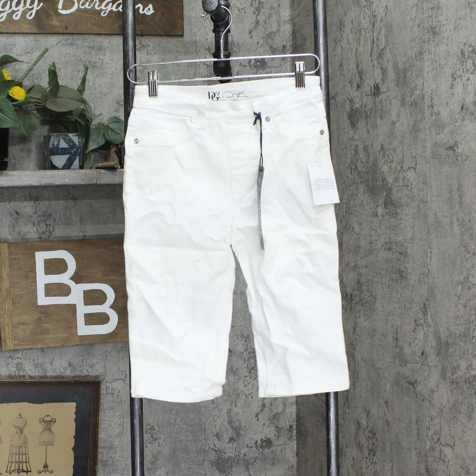 DG2 Womens Virtual Stretch Pull-On Bermuda Shorts 655128 White XS