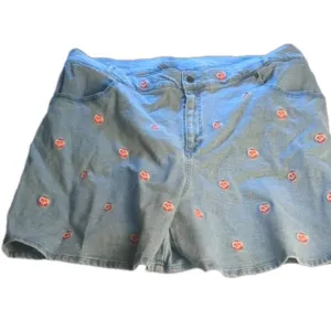 disney cakeworthy poison apple embroidered denim shorts size 42 unisex