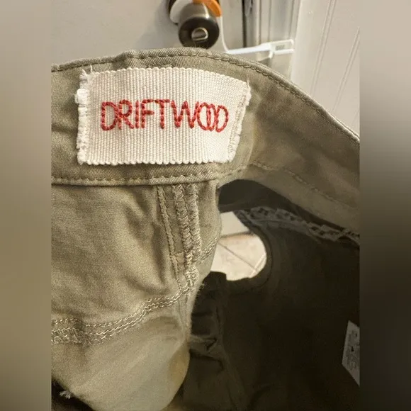 Driftwood Flora Utility Embroidered Shorts in Olive Size 31 NWT
