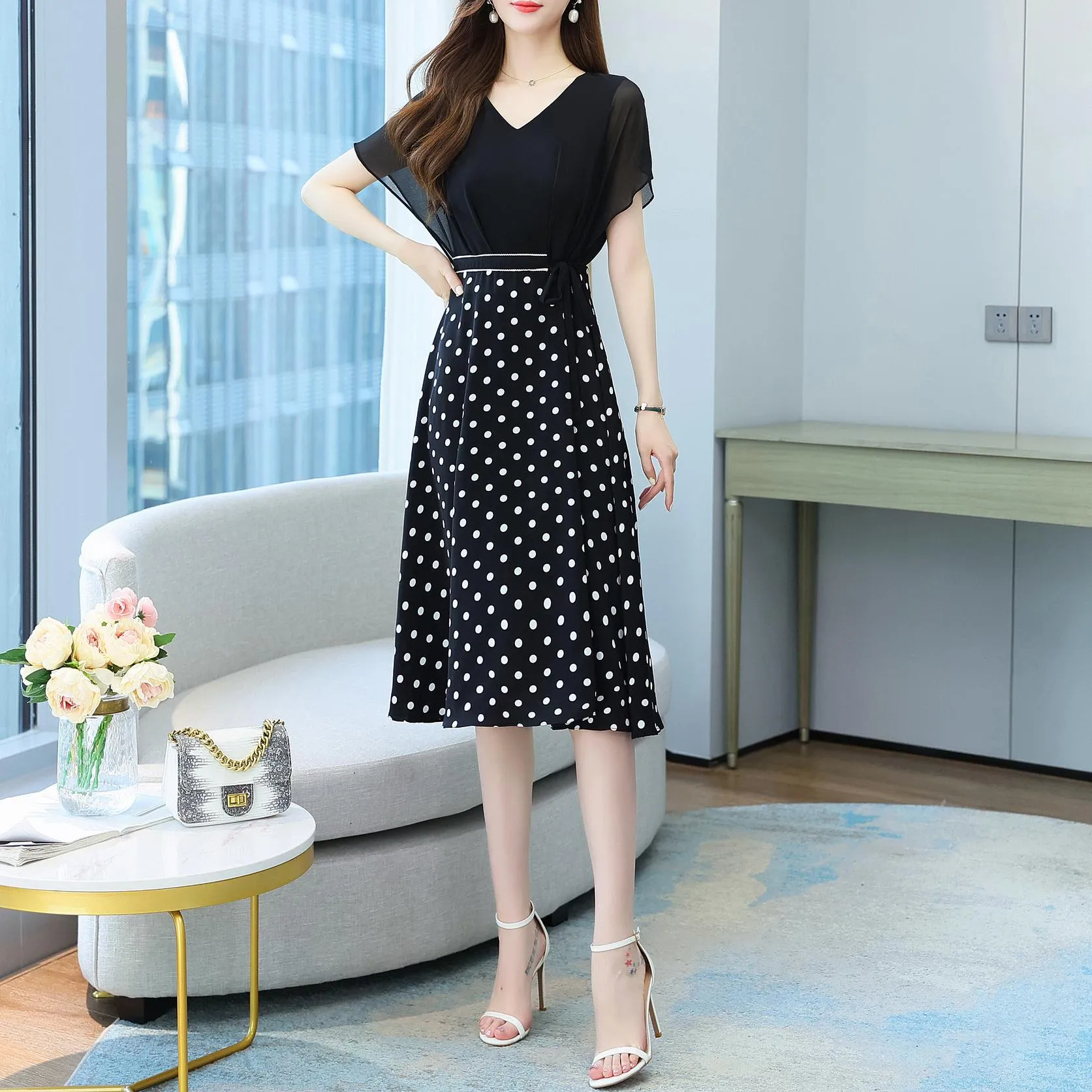 Elegant Faux Two-Piece Women's Tea Dress with a Charming V-Neck