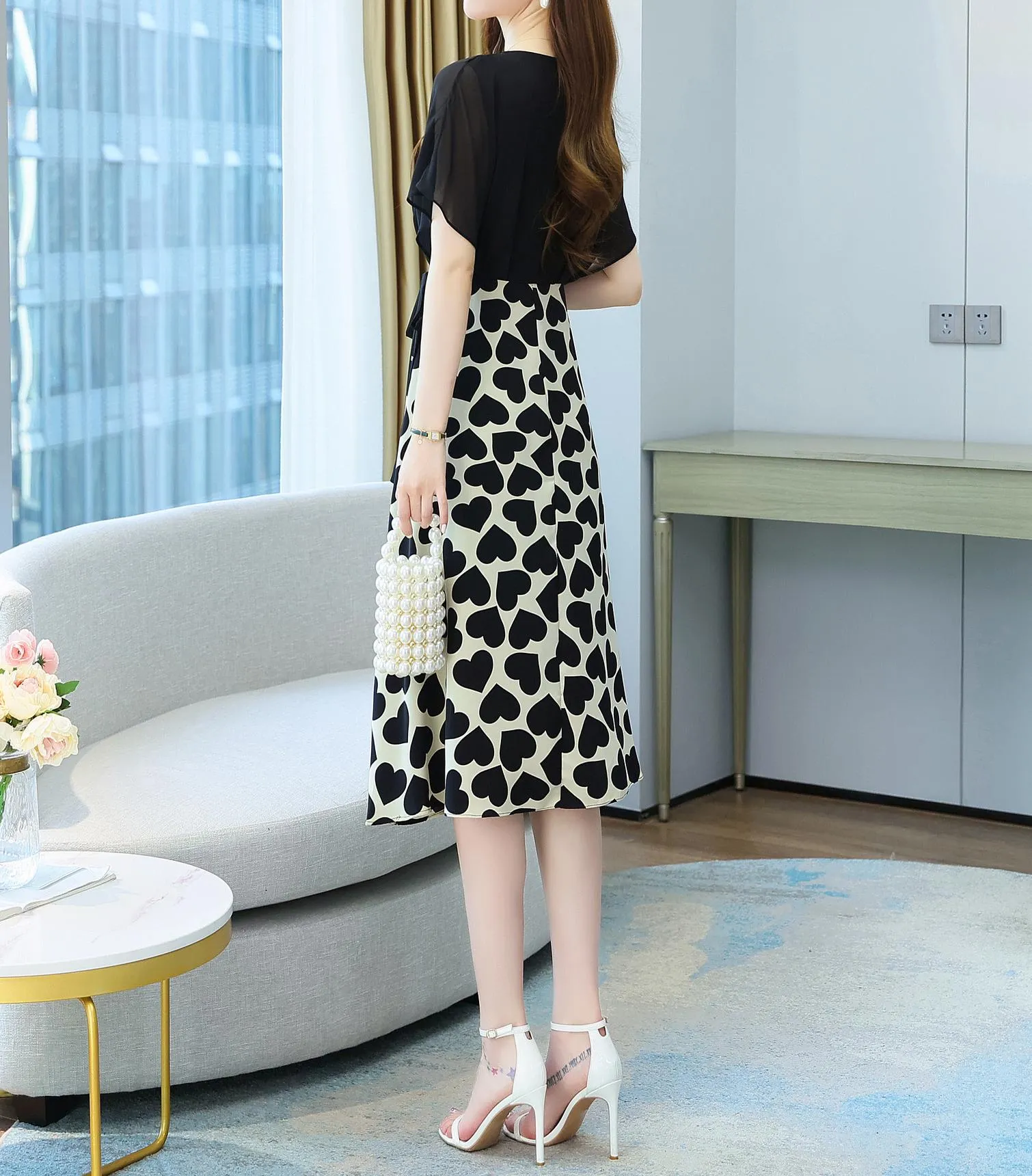 Elegant Faux Two-Piece Women's Tea Dress with a Charming V-Neck