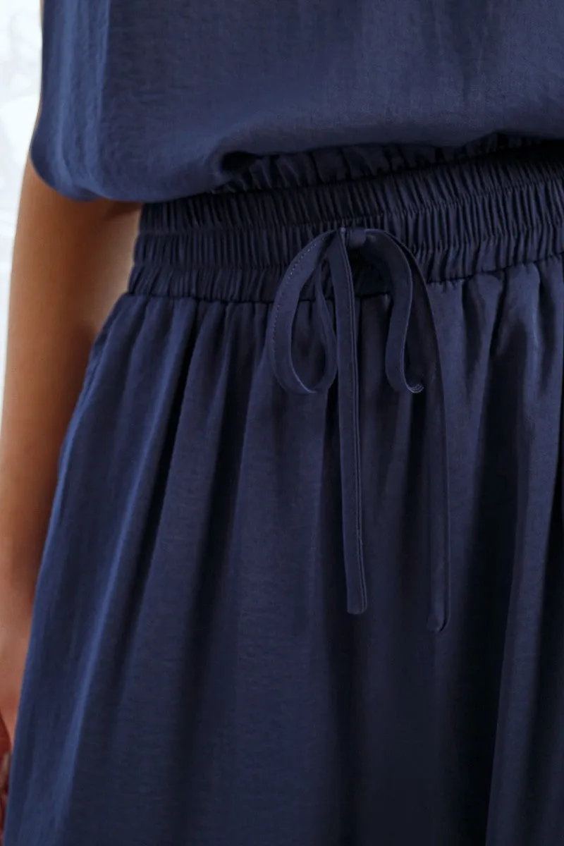 HIGH-WAISTED, FLUID PANTS