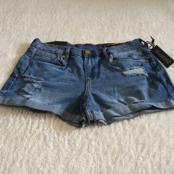 ✨️HP✨️ Blank NYC🗽The Fulton Mid Rise Denim Shorts - NWT