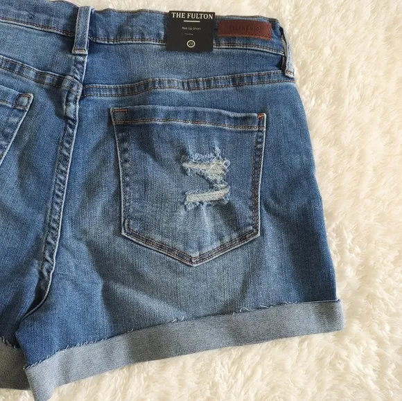 ✨️HP✨️ Blank NYC🗽The Fulton Mid Rise Denim Shorts - NWT