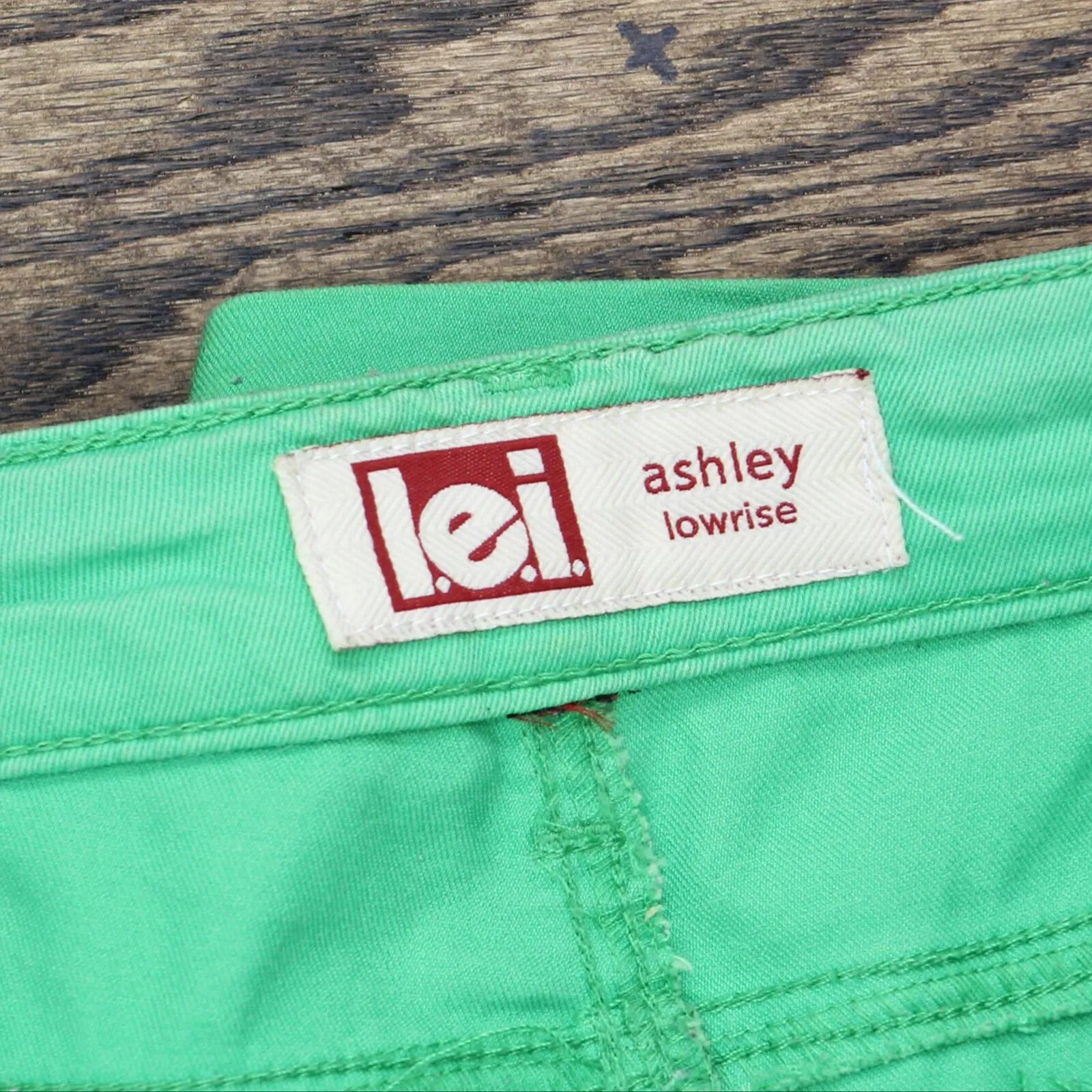 L.e.i. Ashley Lowrise Lightweight Rolled Cuff Shorts Green See Measurements