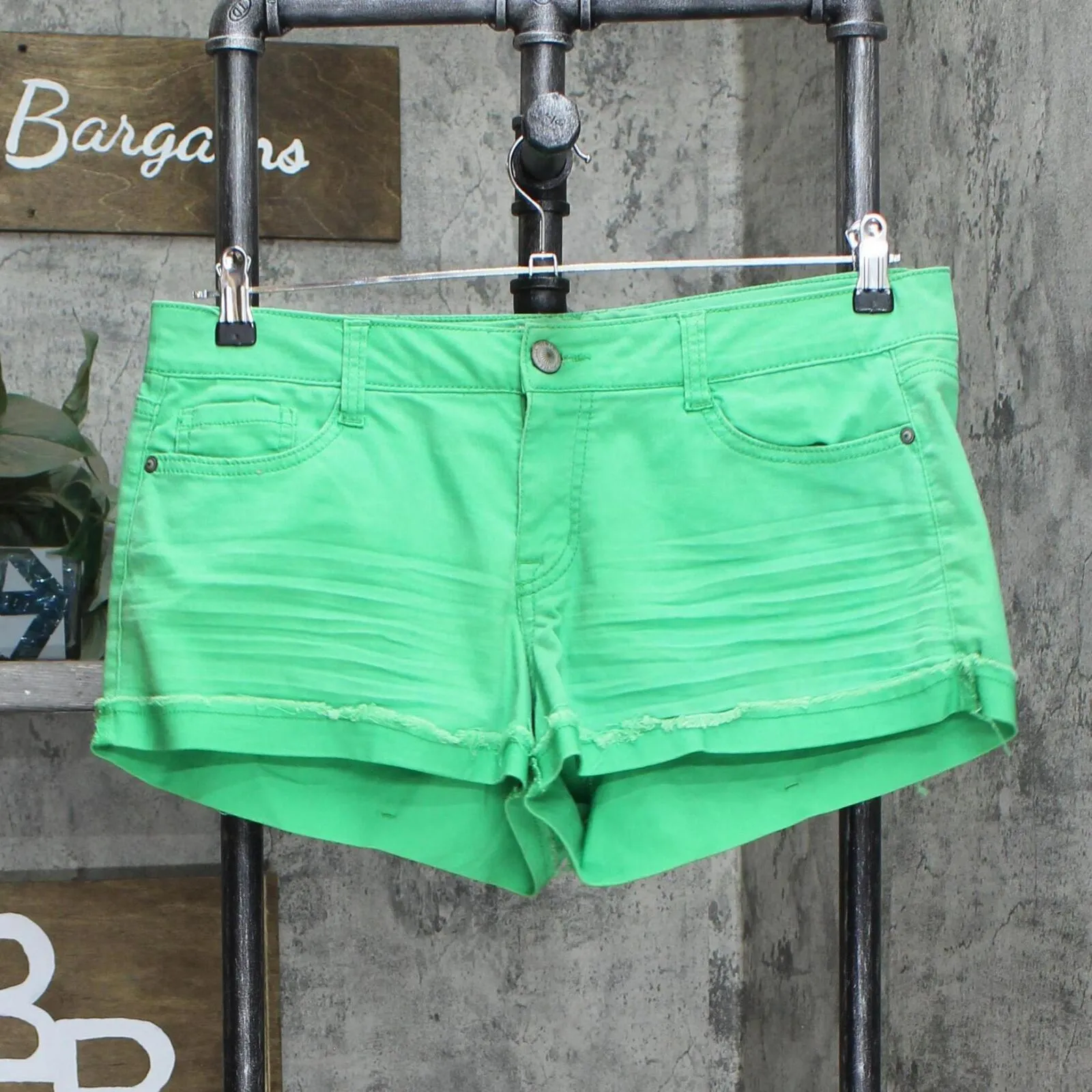 L.e.i. Ashley Lowrise Lightweight Rolled Cuff Shorts Green See Measurements