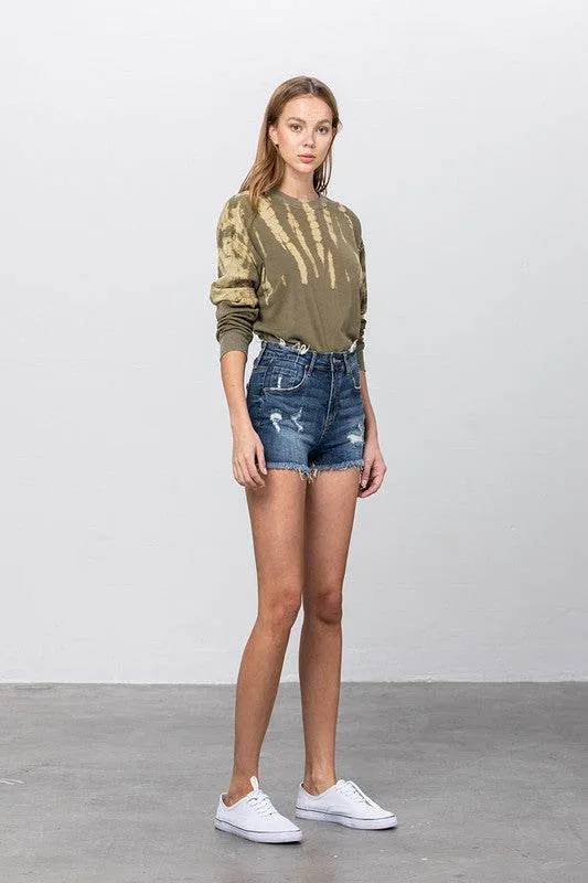 MID-RISE PREMIUM DISTRESSED SHORTS