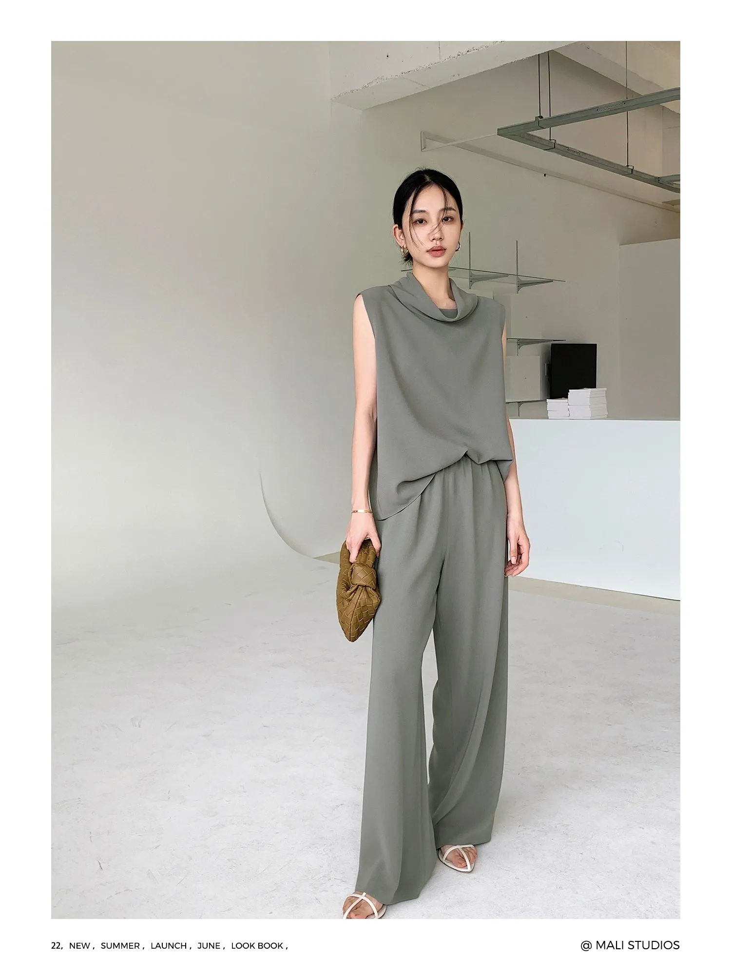 Minimalist Drapey Ensemble
