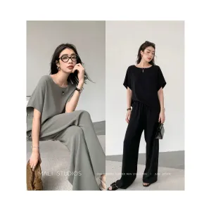 Minimalist Drapey Ensemble