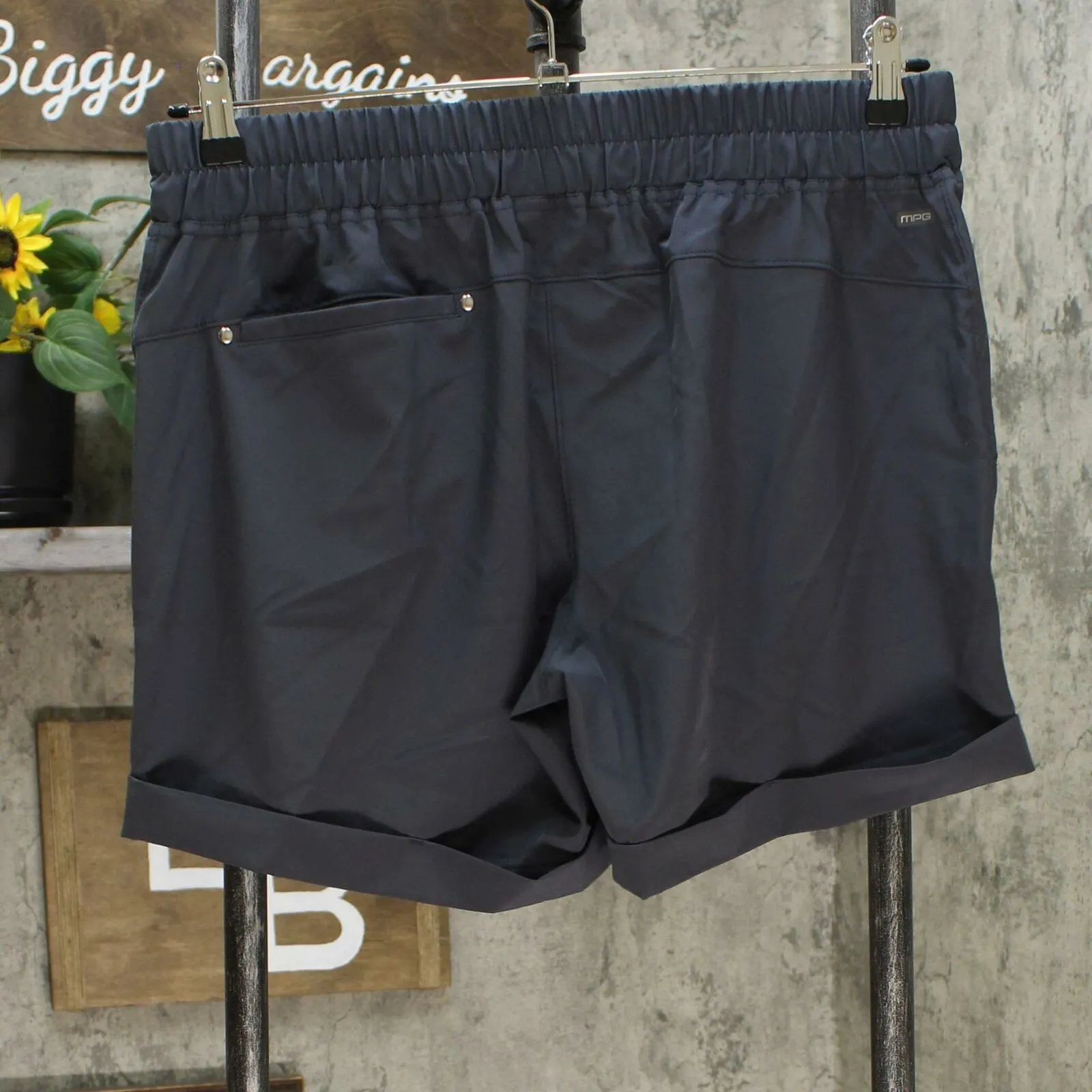 MPG Mondetta Performance Gear Women's Pleated Stretch Cuffed Travel Shorts
