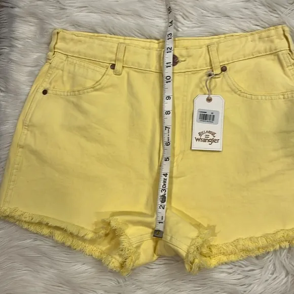 NWT Billabong x Wrangler high rise cut-off raw hem denim shorts yellow 30