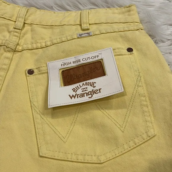 NWT Billabong x Wrangler high rise cut-off raw hem denim shorts yellow 30