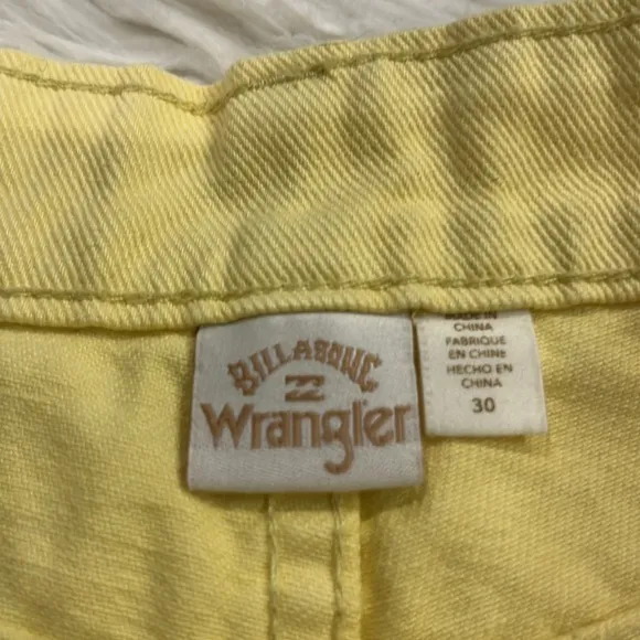 NWT Billabong x Wrangler high rise cut-off raw hem denim shorts yellow 30