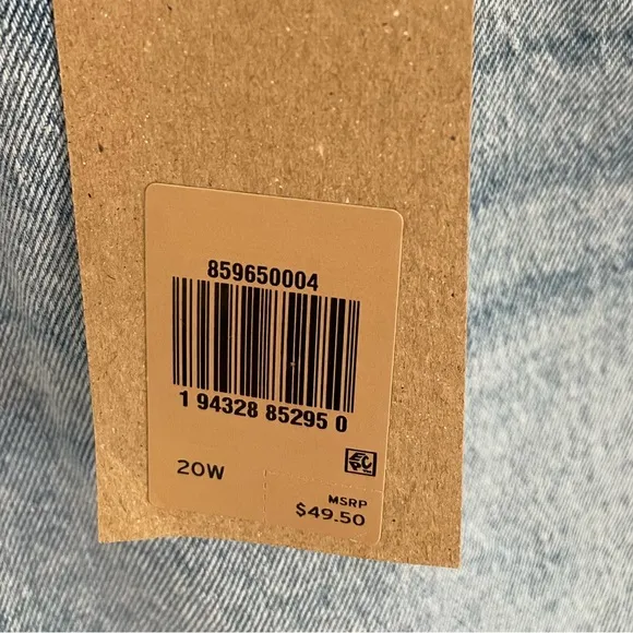 NWT Levi’s 501 cutoff denim shorts