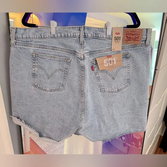 NWT Levi’s 501 cutoff denim shorts