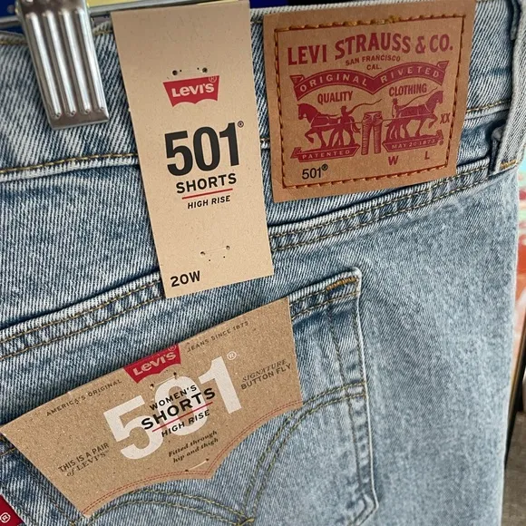 NWT Levi’s 501 cutoff denim shorts