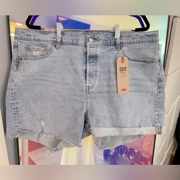 NWT Levi’s 501 cutoff denim shorts