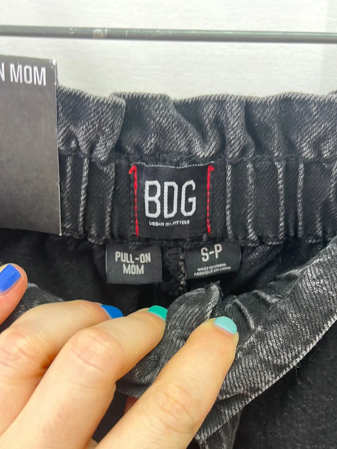 NWT -- Urban Outfitters Black BDG Pull-On Mom Jean Shorts -- Size: Small