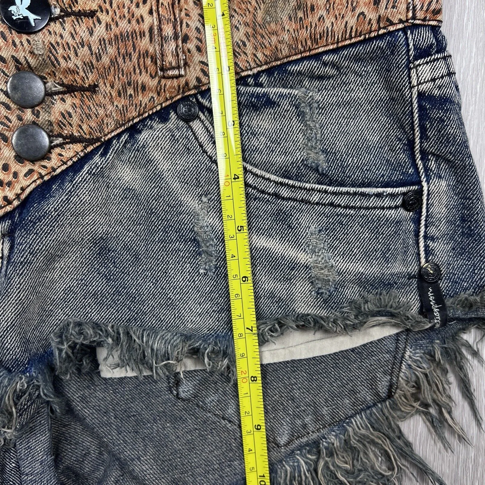 One Teaspoon Womens  Black Distressed Denim Shorts Size 28-29