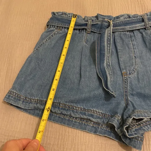 PILCRO ANTROPOLOGIE   PAPERBAG  DENIM BELTED SHORTS . Size M