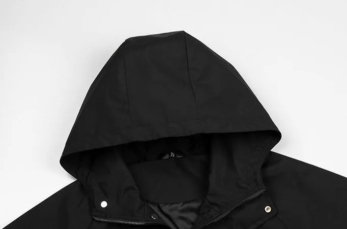Relaxed-fit Hooded Rain Coat Featuring a Zip-up Design