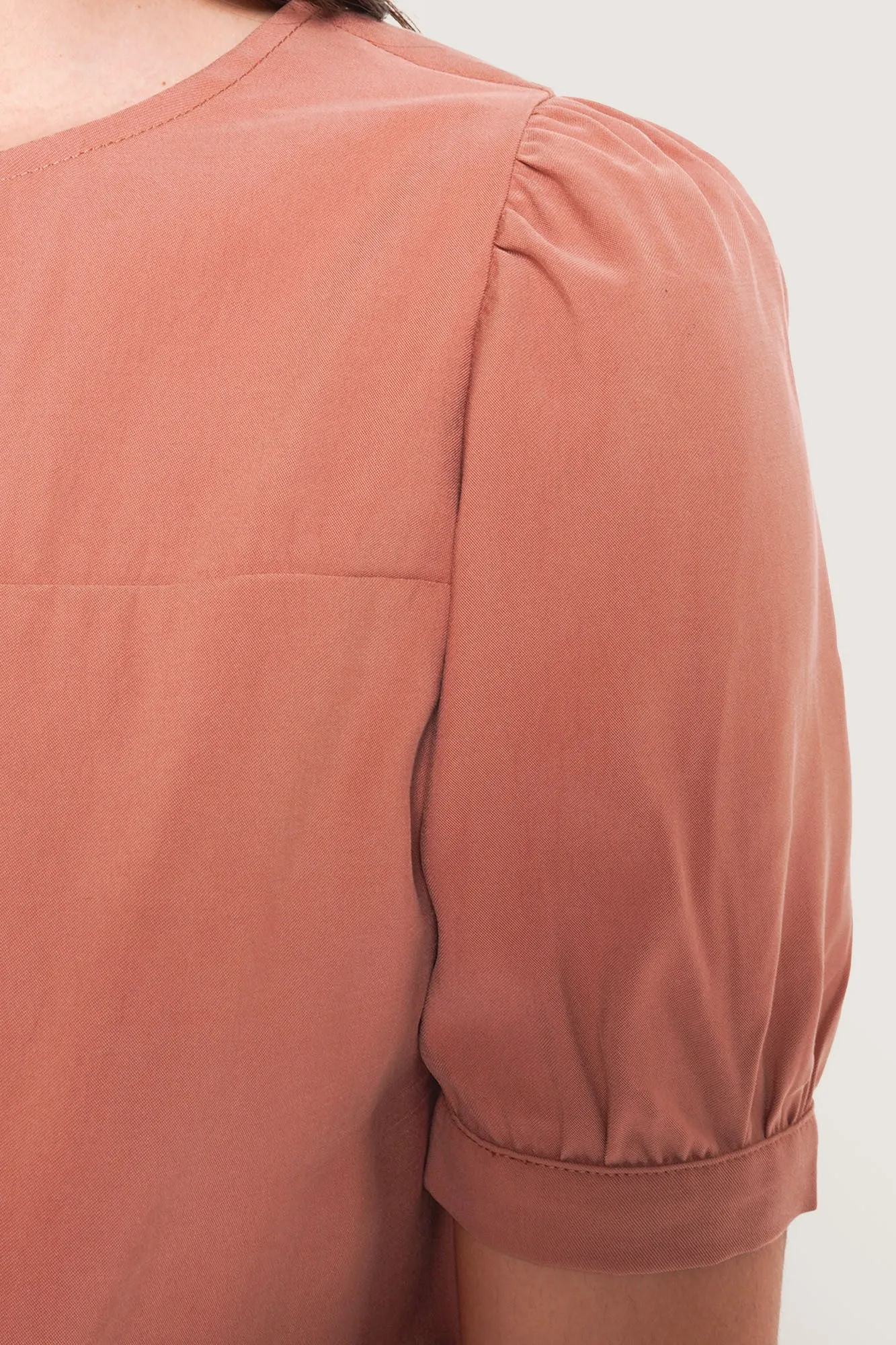 Round Neck Puff Sleeve Shirt