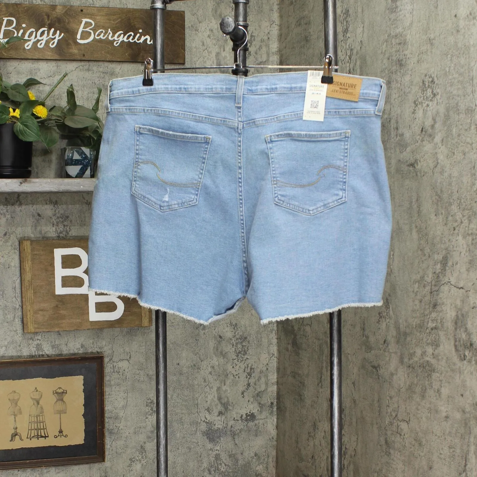 Signature By Levi Strauss & Co. Gold Heritage High Rise 3" Jean Shorts Blue 26