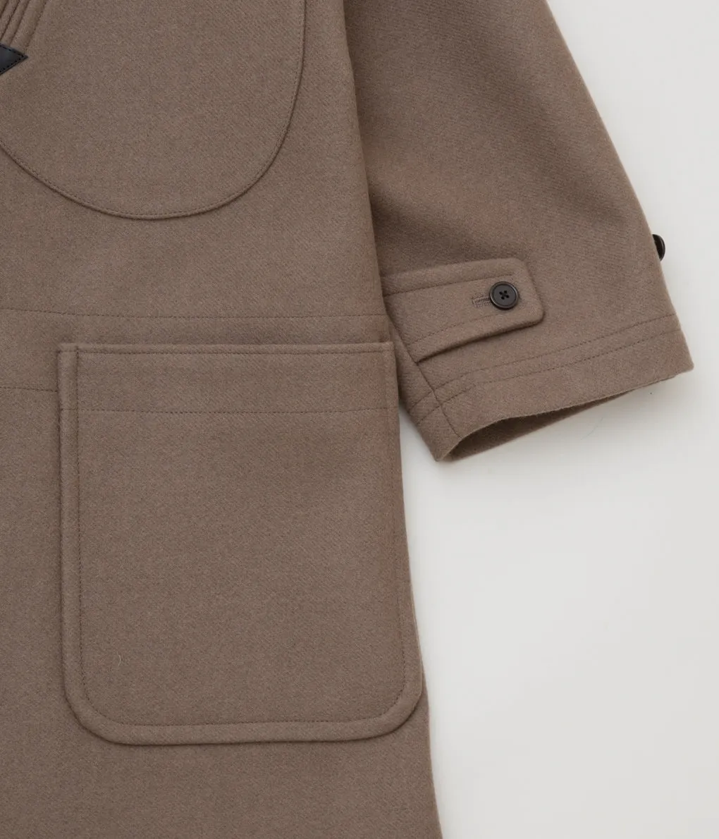 SUN/KAKKE "GRANGE -Joshua Ellis Duffle Coat-"(TAUPE)