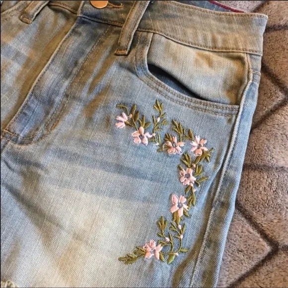 The ROSALIE Raw Hem Floral Embroidered Cut…