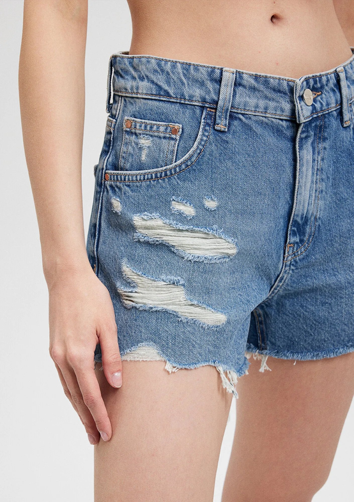 Tyra Mid Shaded 90s Jean Shorts