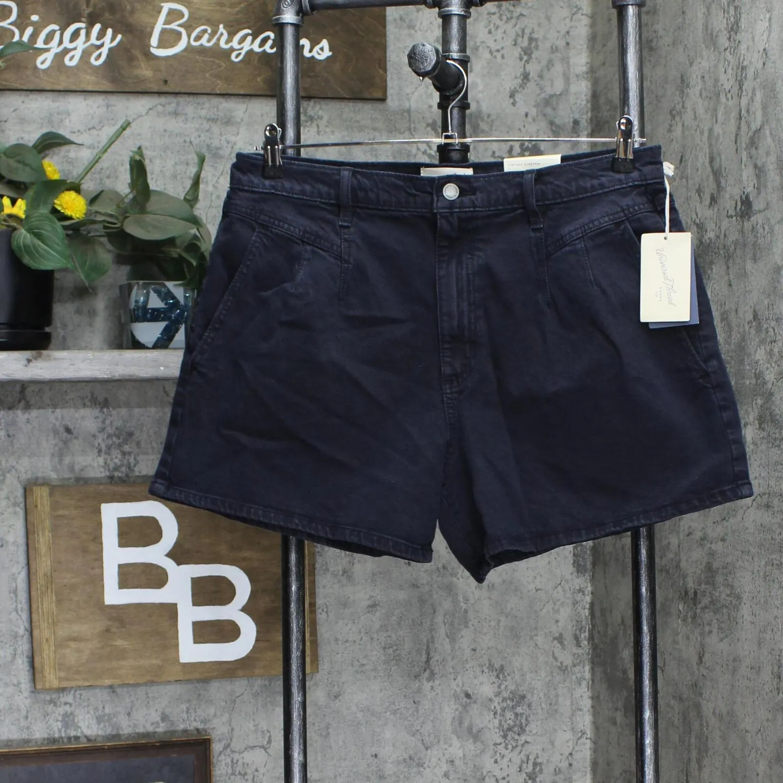 Universal Thread Women's High-Rise A-Line Midi Jean Shorts 84195387 Black 14
