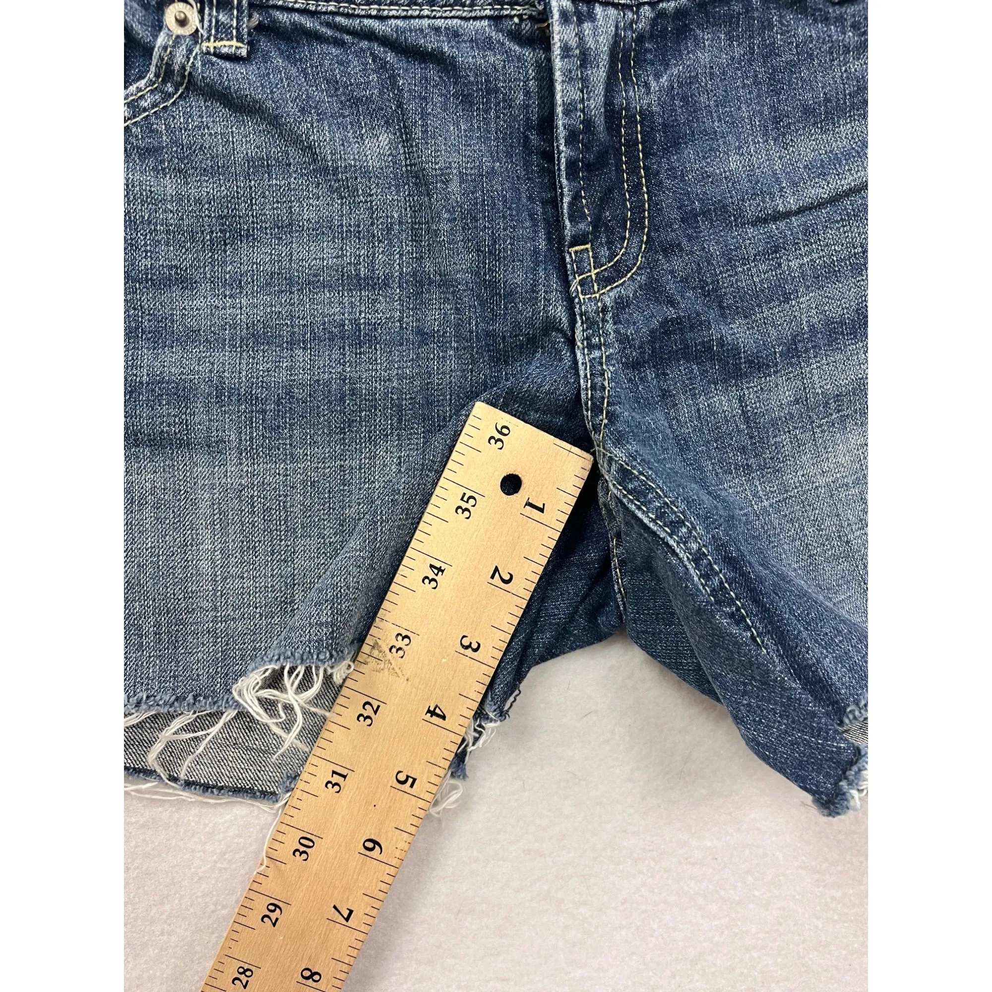 Women’s Size 8 American Eagle Distressed Denim Shorts #6422