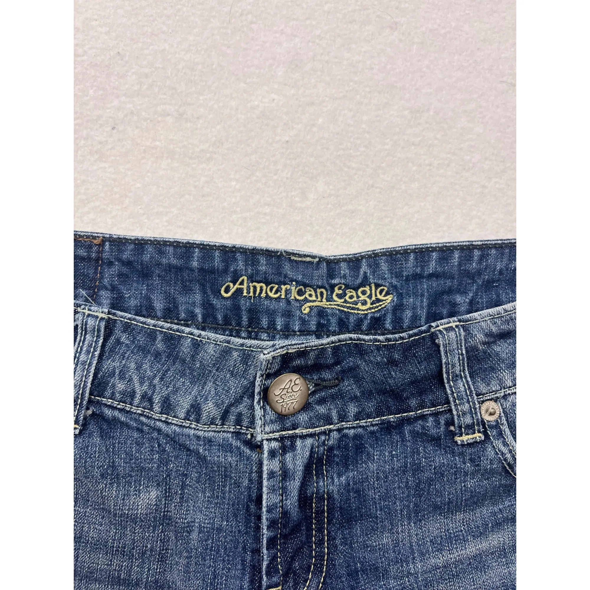 Women’s Size 8 American Eagle Distressed Denim Shorts #6422